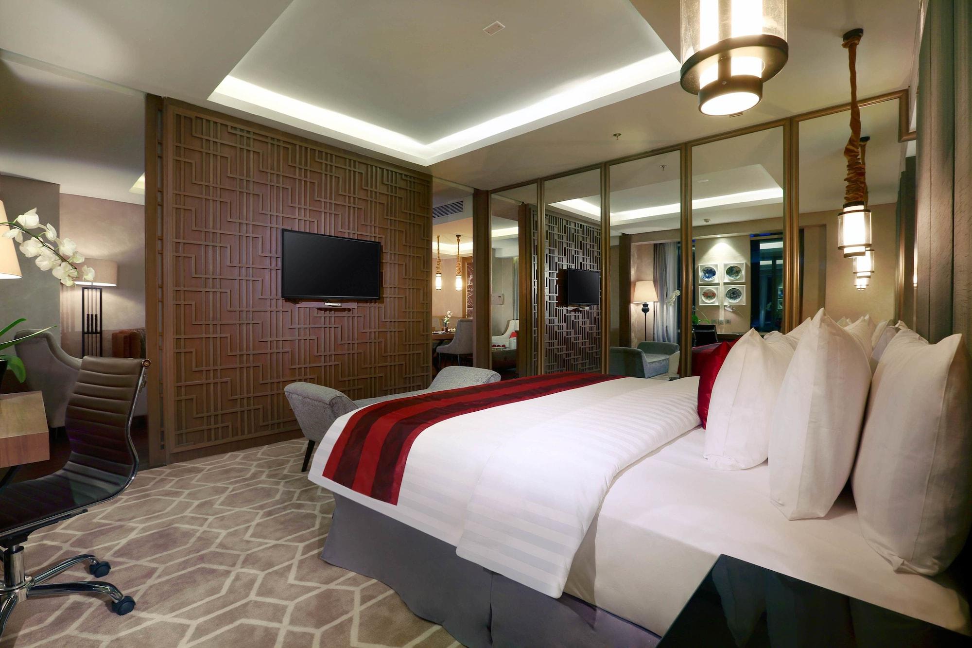 Aston Priority Simatupang And Conference Center होटल 4*