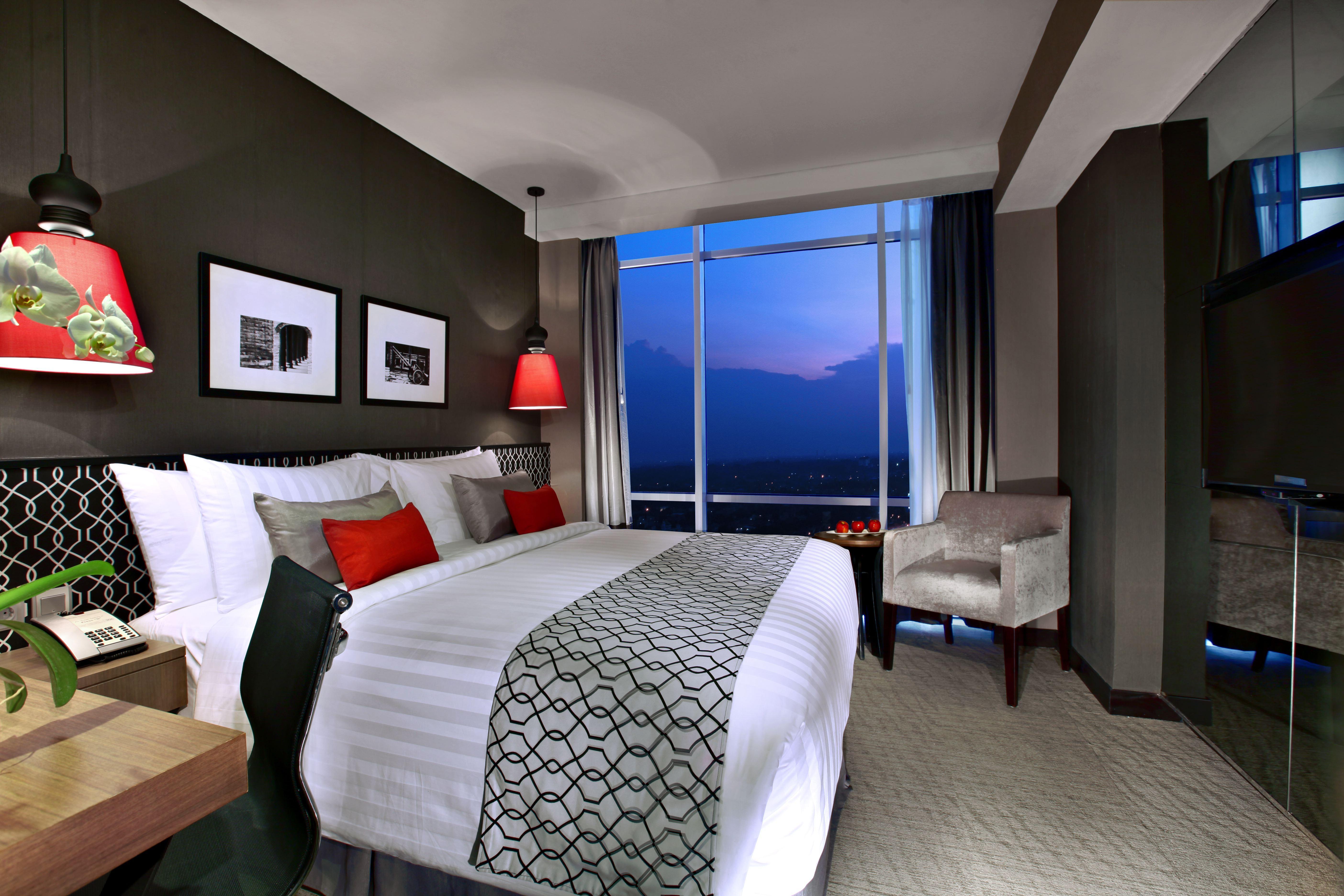 Aston Priority Simatupang And Conference Center होटल 4*