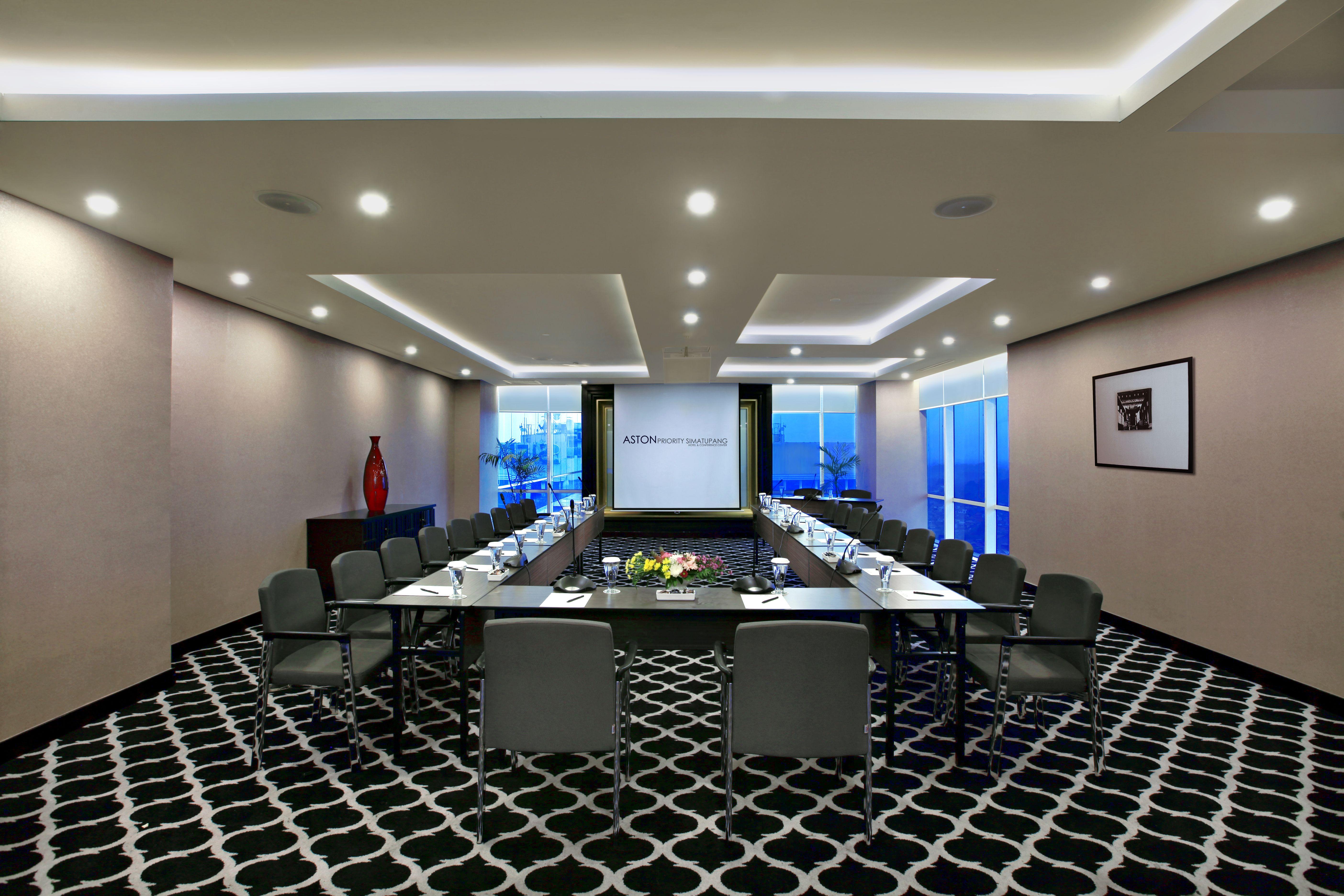 Aston Priority Simatupang And Conference Center होटल