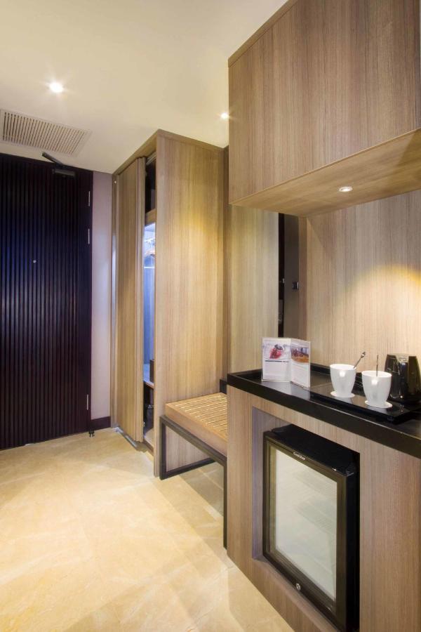 Aston Priority Simatupang And Conference Center होटल