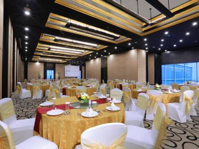 Aston Priority Simatupang And Conference Center होटल