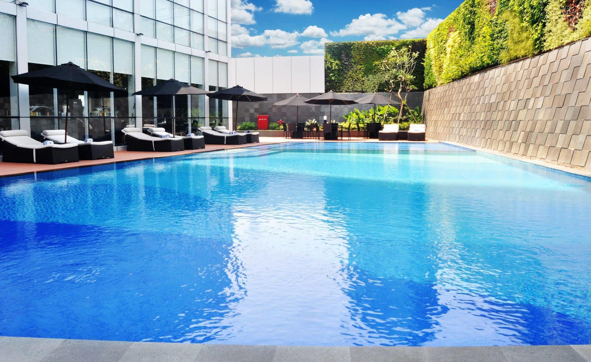 होटल Aston Priority Simatupang And Conference Center 4*